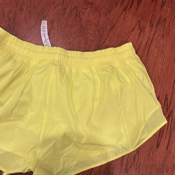 Lululemon Lululemon Hotty Hot Short LR 2.5"
Highlight Yellow size 12 - Picture 6 of 10